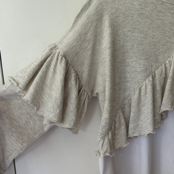 ONTWELFTH | Beige and White Ruffled Blouse - Picture 4 of 12